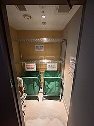 ブランズタワー大阪本町　各階ゴミステーション