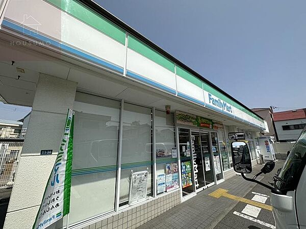 周辺：【コンビニエンスストア】ファミリーマート 八尾安中町六丁目店まで737ｍ