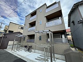 Tre Court  ｜ 大阪府東大阪市近江堂3丁目（賃貸アパート1LDK・3階・28.36㎡） その1