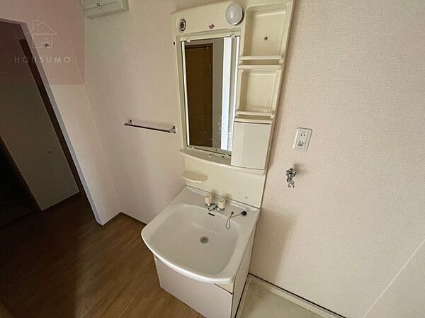 画像19:独立洗面台あり、毎朝おしゃれに忙しい女性の方におすすめです