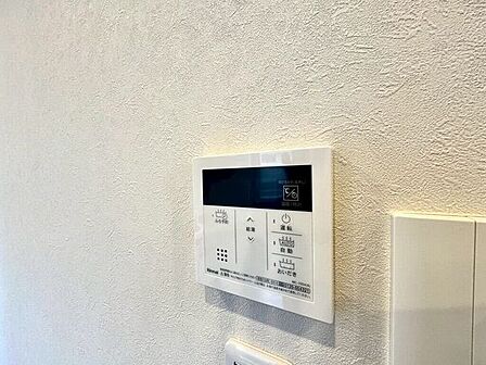【Facilities】お湯の温度調整がラクな給湯器リモコン付き。追い焚き操作も簡単です。