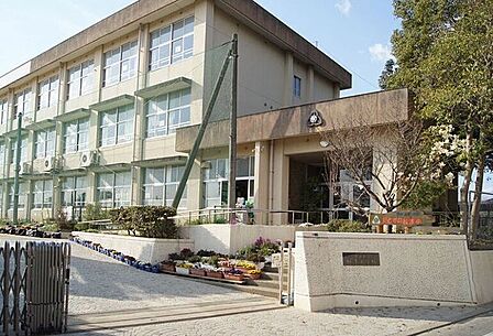 秋津小学校 860m