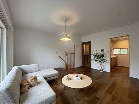 【Living】こちらの画像はAIによる家具イメージです。お部屋の雰囲気を感じてみてください♪