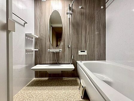【Bathroom】広く快適な浴室で、ゆったりとお湯に浸かるひとときをお楽しみいただけます。