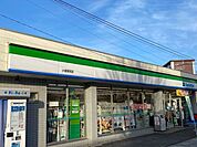 ファミリーマート小室駅前店 1060m