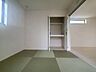 和室：【Japanese Room】心落ち着く和室空間。客間やお子様の遊び場にも活用できます。