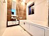 浴室：【Bathroom】リラックスできる空間で、一日の疲れを癒し、心身共にリフレッシュできます。