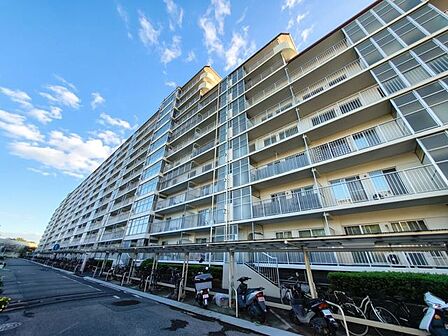【Exterior】落ち着きのあるシンプルな外観で、長く愛せる住まいに仕上がっています。