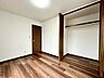 洋室：【Bedroom】主寝室や子ども部屋、在宅ワークにも使える洋室。暮らしに合わせて自由にレイアウトできます。
