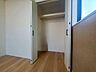 収納：【Bedroom】クローゼット完備で収納力◎。家具の配置もしやすい機能的な洋室です。
