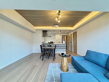 【Living】広さと明るさにこだわったリビング。家族とのコミュニケーションが弾む空間です。