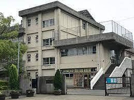 谷津南小学校 320m