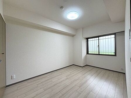 【Bedroom】主寝室や子ども部屋、在宅ワークにも使える洋室。暮らしに合わせて自由にレイアウトできます。
