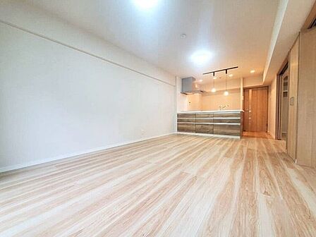 【Living】広さと明るさにこだわったリビング。家族とのコミュニケーションが弾む空間です。