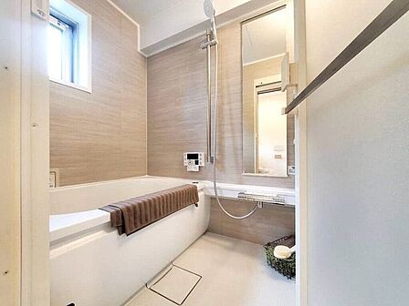 【Bathroom】お子様とのバスタイムにも十分な広さがあり、掃除も簡単にできます。