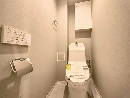【Toilet】清潔感があり、落ち着いたデザインのトイレ。家族みんなが快適に使えます。