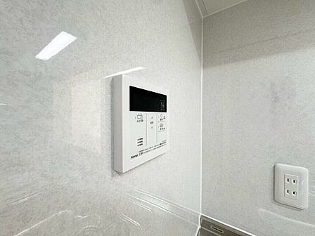 【Facilities】お湯の温度調整がラクな給湯器リモコン付き。追い焚き操作も簡単です。