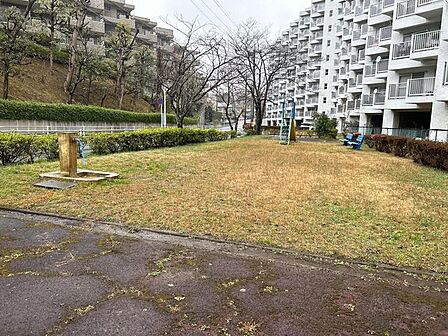 東慶院前児童公園 180m