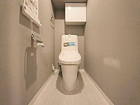 【Toilet】清潔感があり、落ち着いたデザインのトイレ。家族みんなが快適に使えます。