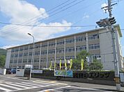 青葉中学校まで1200メートル