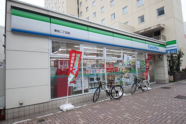 画像24:ファミリーマート　東桜二丁目店