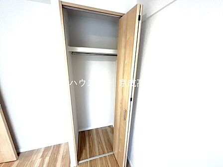 適材適所の収納付きです。