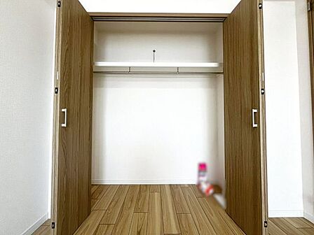 適材適所の収納付きです。