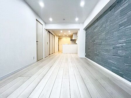 落ち着いた雰囲気に包まれて、伸びやかな空間の中で、ゆったりと家族団らんのひとときを過ごせます。