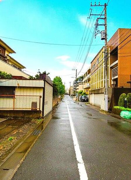 前面道路含む外観