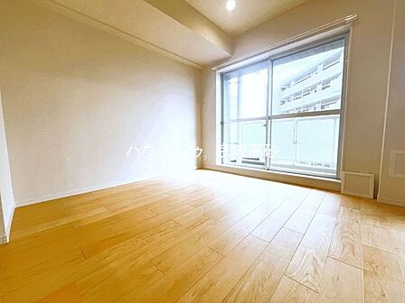 毎日の疲れを癒す主寝室。リラックスできる時間をお過ごしください。