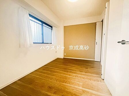 毎日の疲れを癒す主寝室。リラックスできる時間をお過ごしください。