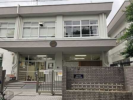 江戸川区立小岩第三中学校 650m