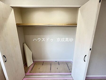 大型のクローゼットです!これだけの収納力があれば部屋もスッキリ保てますよ!