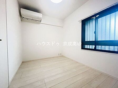 お子様の成長と共に「住まい方」も変化していきます。居室にはクローゼットを完備し、自由度の高い家具の配置が叶うシンプルな空間です。