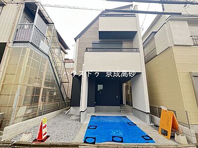 外観：建物完成しました！閑静な住宅地で小さなお子様がいるご家族にも安心。