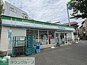 ファミリーマート 世田谷新町店 徒歩3分。 200m