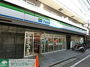 ファミリーマート西麻布霞町店 徒歩8分。 570m