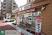 セブンイレブン 徒歩3分。 220m
