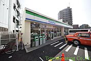 ファミリーマート 徒歩2分。 140m