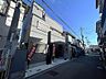 外観：【前面道路含む現地写真】八尾市立西山本小学校まで徒歩4分、こども園や保育園が徒歩7分圏内に揃う住環境。子育て世帯にも嬉しい立地です。
