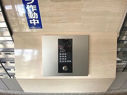 オートロック+防犯カメラで安心してお住まいいただけます。