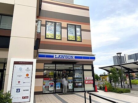 ローソン 仙台長町駅東口店24時間営業しております。長町駅改札から徒歩1分につき通勤途中のお買い物に便利です。 120m
