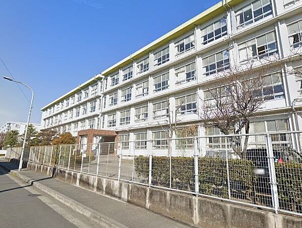 画像25:小学校「平塚市立山下小学校まで1326m」
