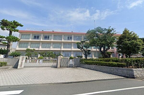 画像26:中学校「平塚市立春日野中学校まで707m」