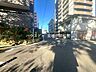 外観：前面道路含む現地写真