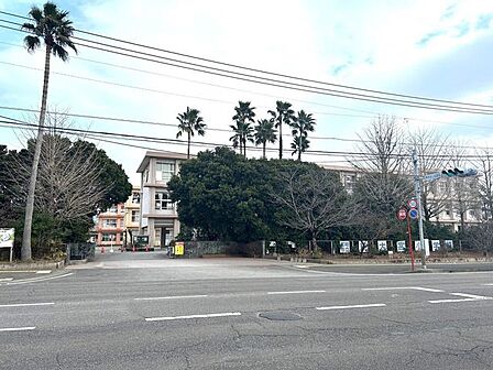 東大宮小学校教育目標『自ら学び、自ら思いやり、自らきたえる子ども』~あいさつと笑顔があふれる東大宮小学校~ 640m