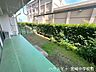 その他：専用庭。AIで小物は消しています。