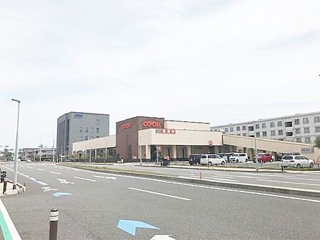 コープみやざき宮脇店宮崎市宮脇町にある生鮮、一般食品、日用品、酒、ベーカリーを扱うスーパーマーケット。営業時間は10:00~20:00、駐車場は105台完備。 910m