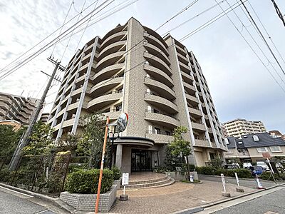 外観：2路線2駅利用可！徒歩10分圏内に駅・スーパー・百貨店等のショッピング施設が豊富に揃う利便性の高い立地！ペット飼育も可能です！（規約有）