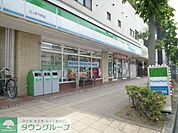 ★★ファミリーマート 徒歩8分。コンビニ 580m